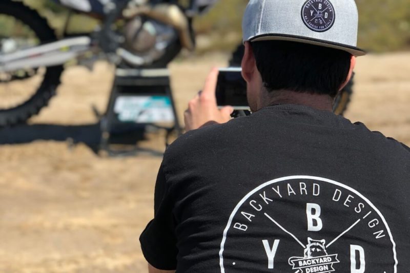 Backyard Design T Shirt Circle Logo Schwarz Black Back BYD Clothing Motocross MX Tee